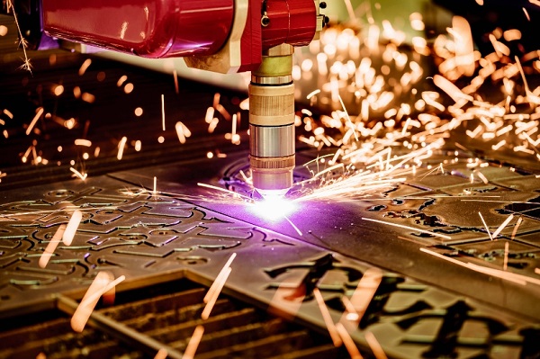 Laser cutting machine: real-time monitoring and control of heat affected areas