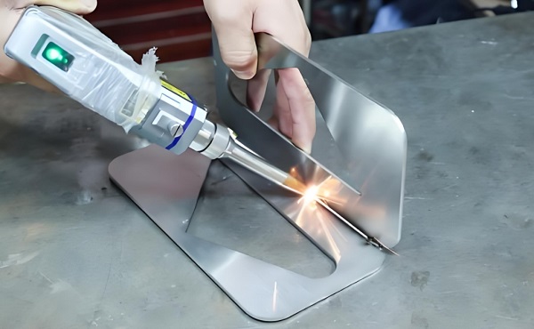 便携式小型激光焊机:手持操作,轻便易用 便携式小型激光焊机:手持操作,轻便易用