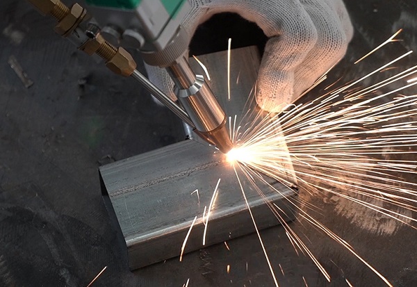 激光焊接机是怎么使用的？