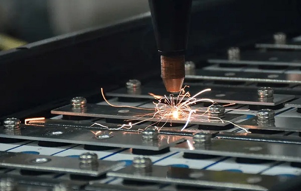 激光焊机2000w在新能源锂电池模组焊接中的核心价值