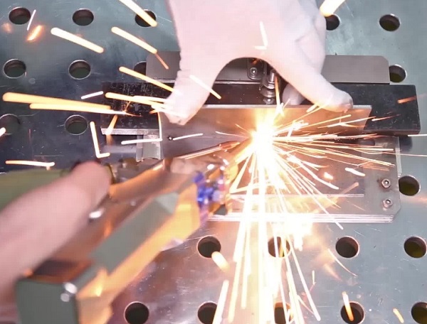 激光焊接火苗减弱