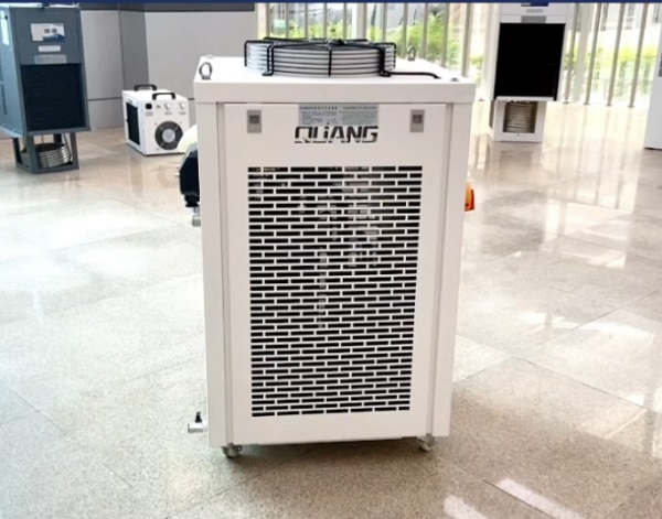 激光焊接机为啥要搭配冷水箱? 激光焊接机为啥要搭配冷水箱?