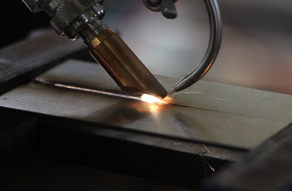 手持激光焊接机送丝有延迟的原因与解决方法