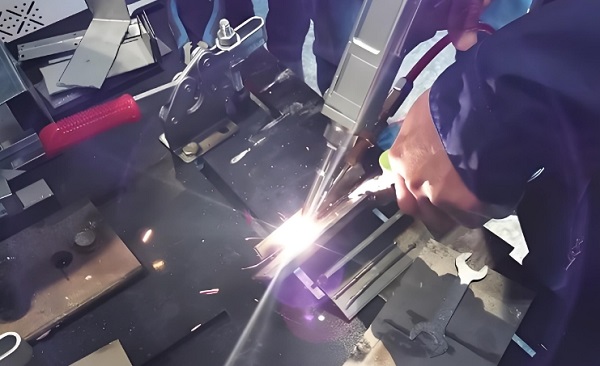 手持激光焊机的焊缝多宽？