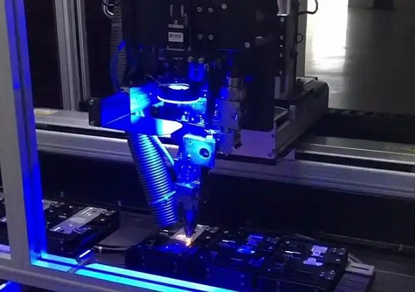 电池自动激光焊接机：开启电池生产自动化新时代