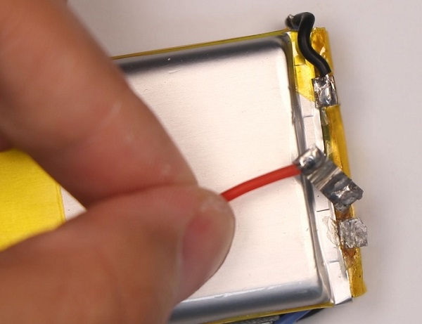 锂电池极耳手工焊接