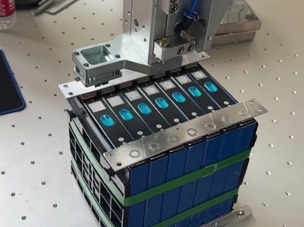 锂电池激光自动焊接