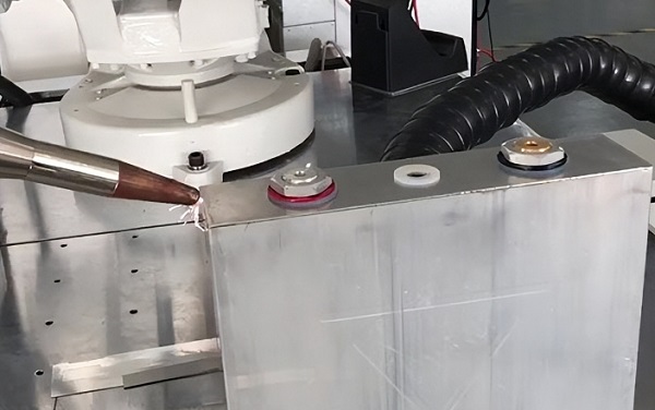 锂电池激光焊接机焊缝黑是什么原因导致的？