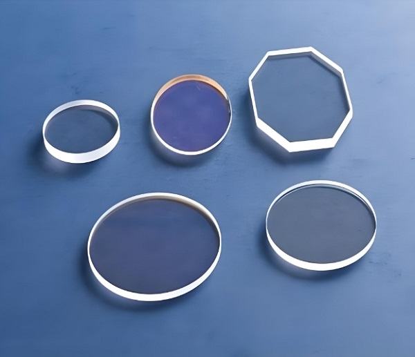 方形电池激光焊接机的聚焦镜片多久需要清洁或更换？