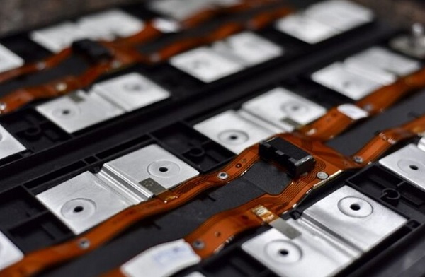 焊接不同厚度的锂电池材料，电池组激光焊接机如何兼容？