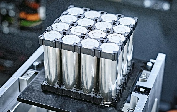 如何改善锂离子电池激光点焊机焊接材料的热传导性能？