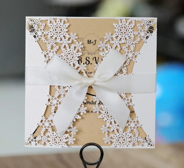 激光打标机可以在贺卡上打标吗? 激光打标机可以在贺卡上打标吗?