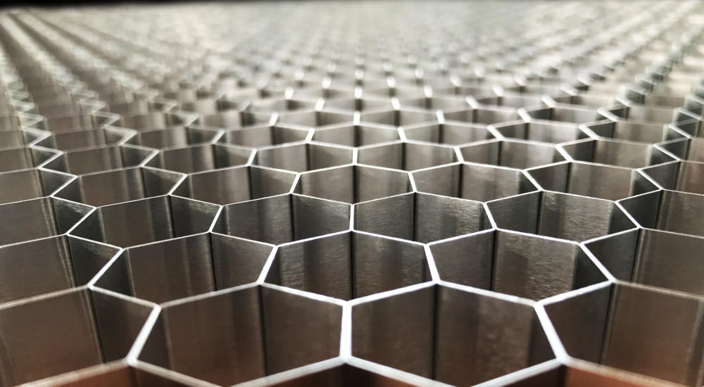 光纤激光焊机能否对蜂窝状结构材料高效焊接？